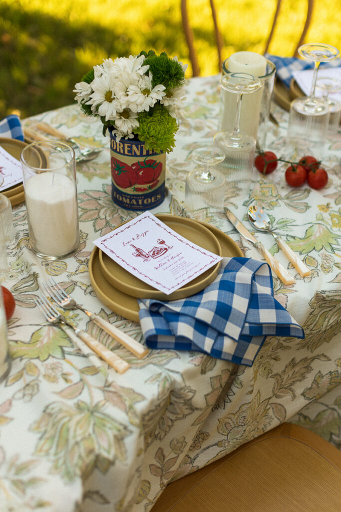 dinner table setting wedding photos