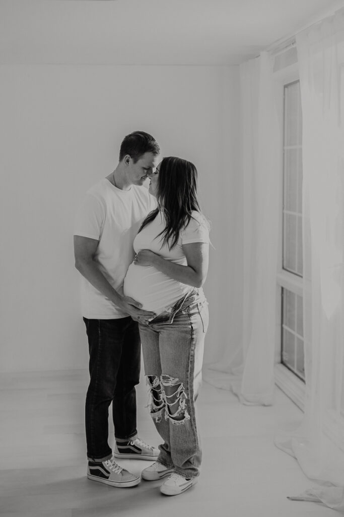 scottsdale arizona indoor maternity photos