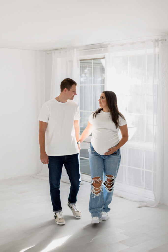 scottsdale arizona indoor maternity photos